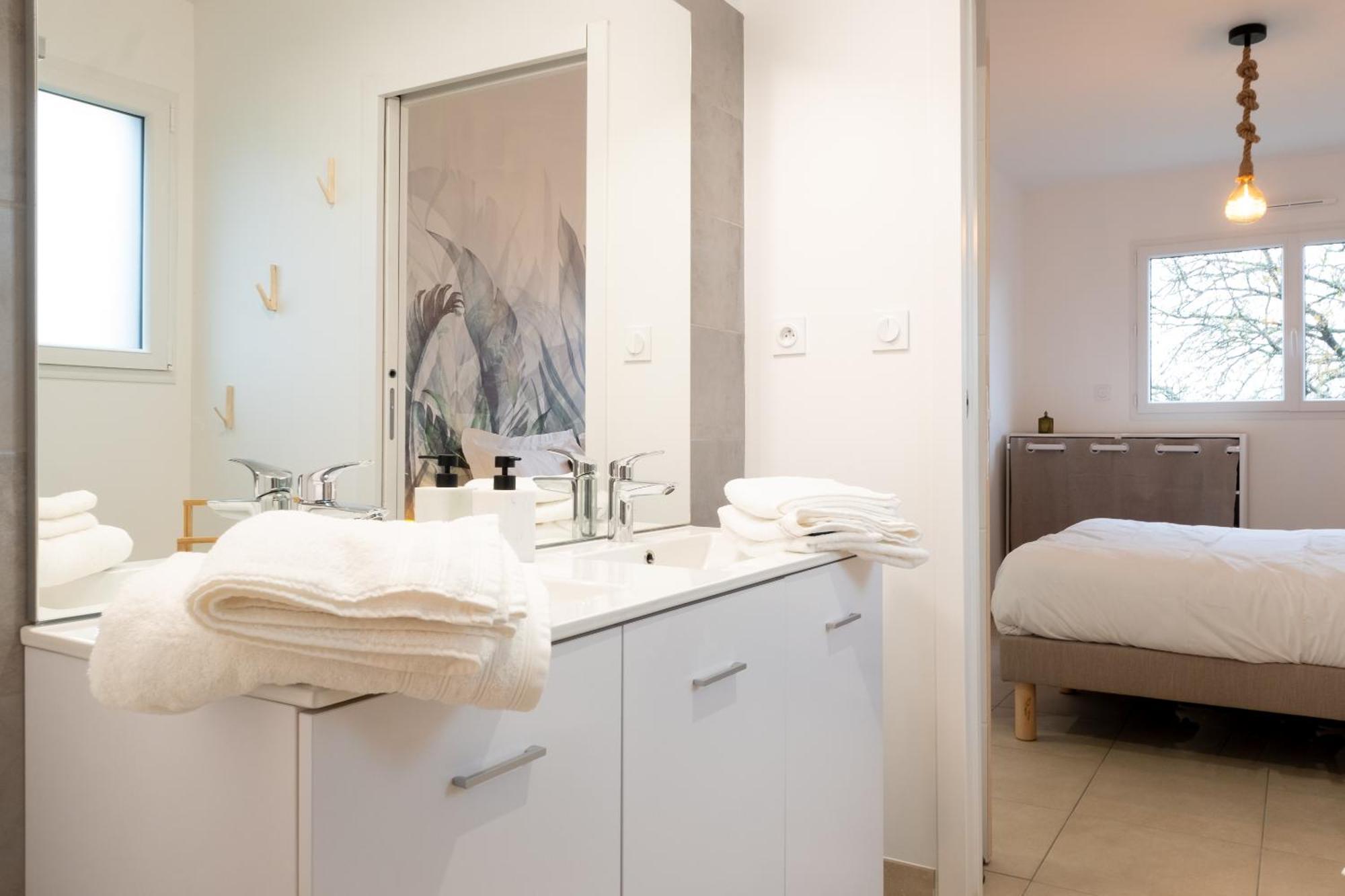 Appart Hotel La Gacilly-Centre Ville-Spa-Parking Экстерьер фото