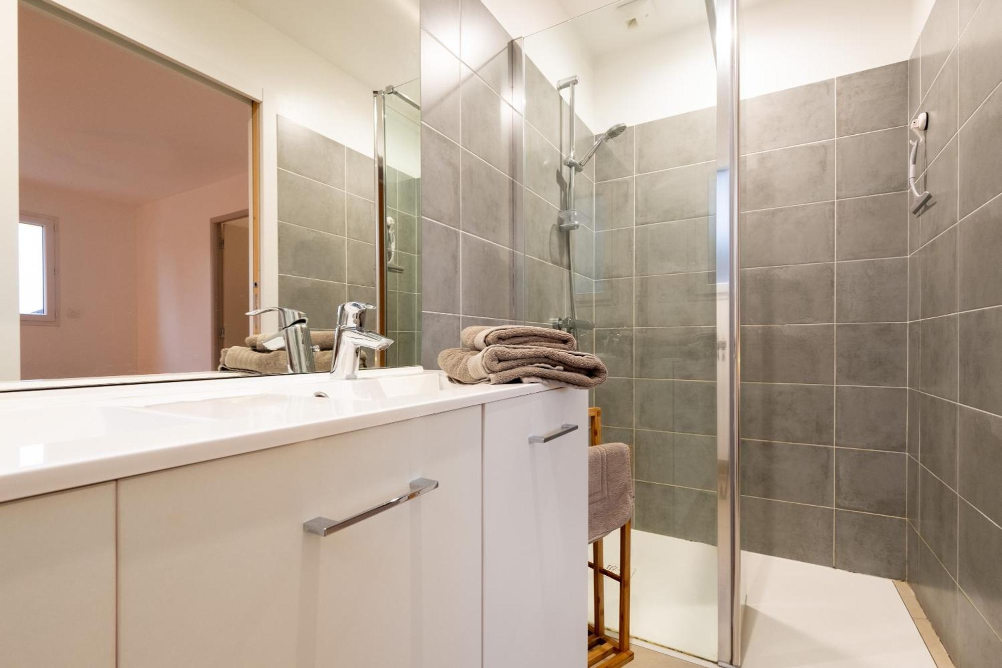 Appart Hotel La Gacilly-Centre Ville-Spa-Parking Экстерьер фото